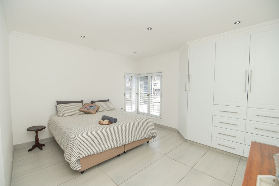 6 Bedroom Property for Sale in Beachview Eastern Cape